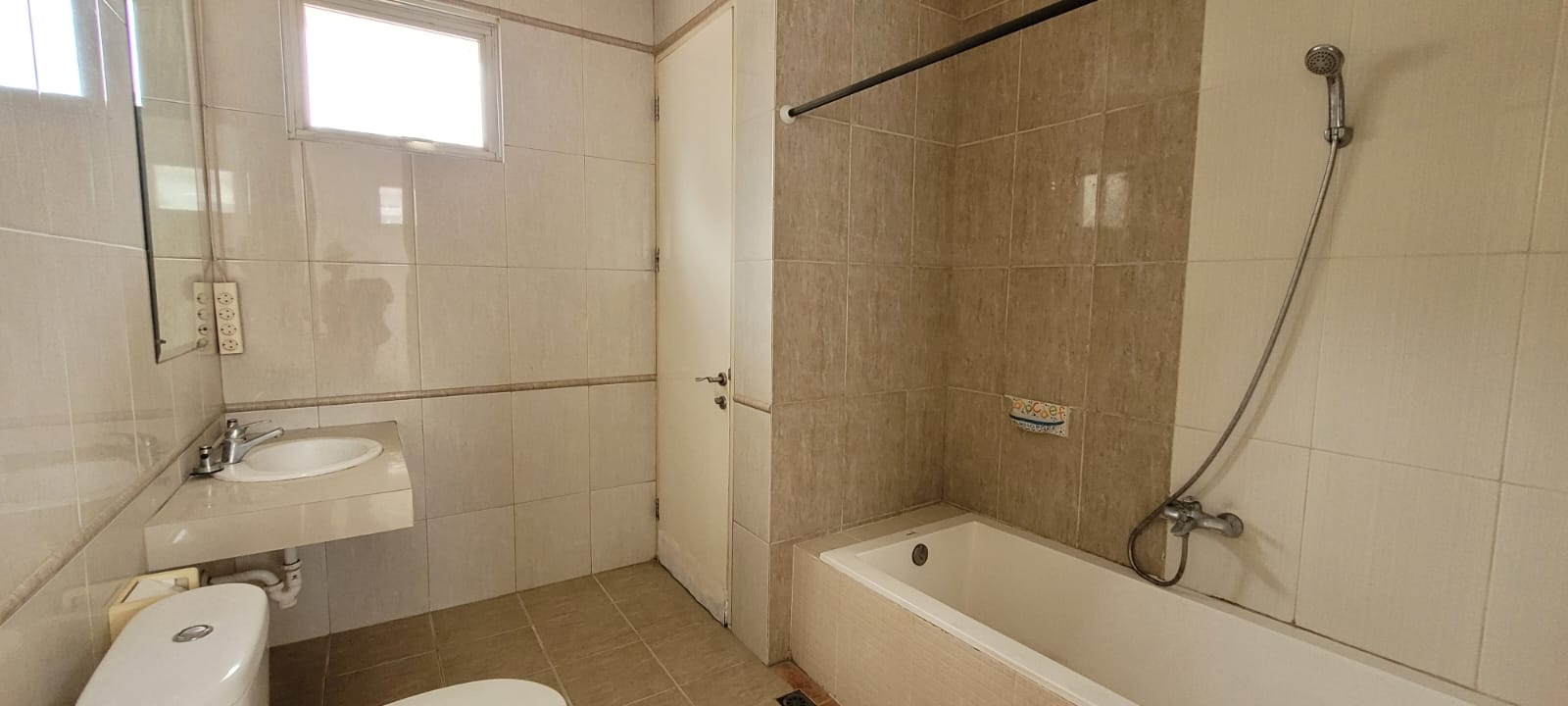 Rumah Disewakan di Cluster Greenwood Lippo Cikarang